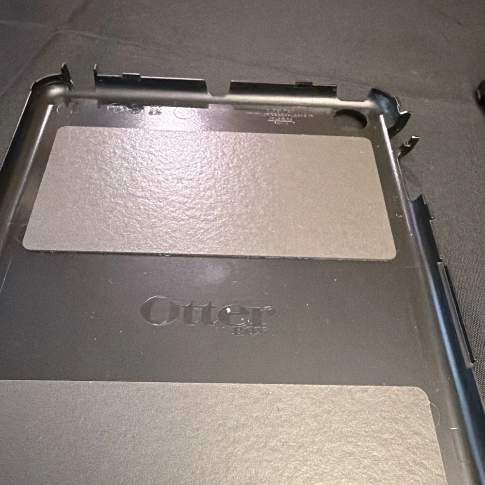 Apple iPad mini 7.9in 16GB Wi‑Fi Tablet Silver/White bundled w/ Otter Case